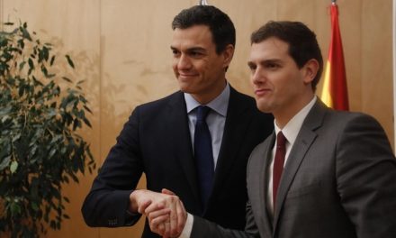 PSOE y Ciudadanos pactan negociar en otoño la reforma de la Constitución