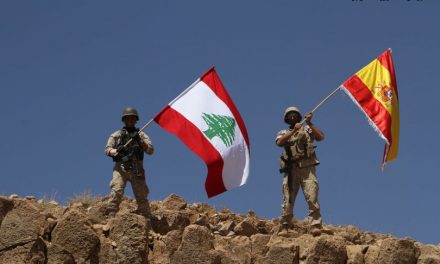 El Ejército libanés ondea la bandera española tras arrebatar una colina al ISIS