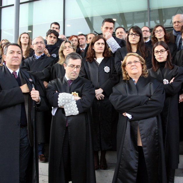 Jueces y fiscales amenazan con una huelga si no se garantiza la independencia judicial