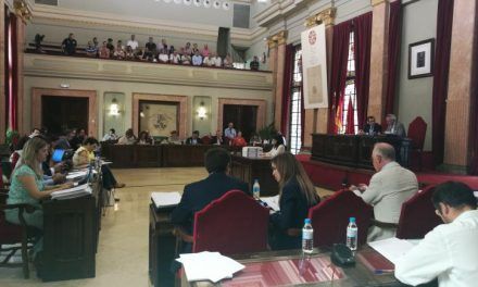 El pleno del ayuntamiento de Murcia reprueba al alcalde Ballesta por acudir al acto que pedía «AVE ya»