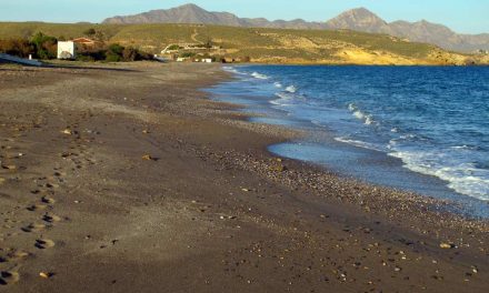 DESDE LOS VERANEOS DE LA «CASA COLORÁ» EN LA PLAYA DE PARAZUELOS A EL REFUGIO DE LOS «PINARES DE OROMANA»