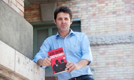 ENTREVISTA CON CINTORA: «Quien lee el libro entiende que la militancia del PSOE eligiera a Sánchez como castigo a lo ocurrido»