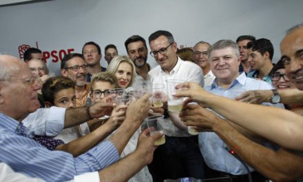 Conesa gana las primarias del PSOE: «Se han roto cadenas de 25 años»