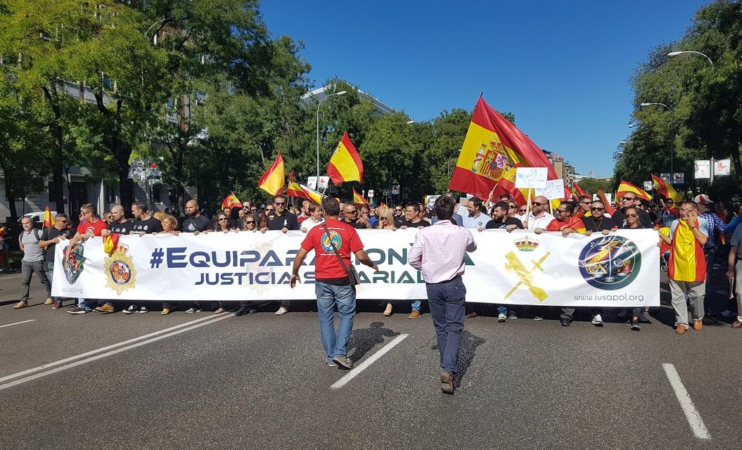 Miles de policías y guardias civiles claman en Madrid por un salario como el de los Mossos
