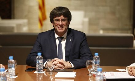 Puigdemont insiste en que aplicará la ley que prevé la independencia