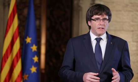 Volantazo de Puigdemont: DUI y convocar elecciones a la vez como desafío a Rajoy