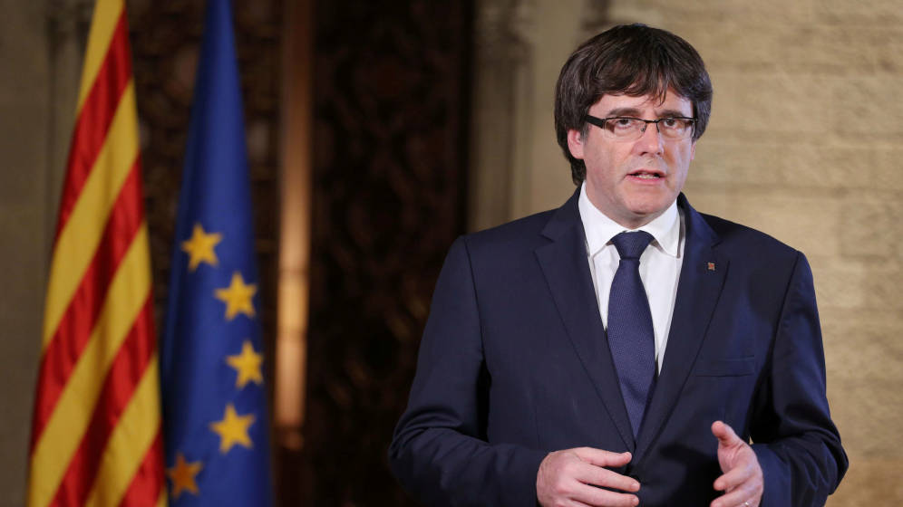 Volantazo de Puigdemont: DUI y convocar elecciones a la vez como desafío a Rajoy