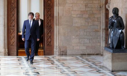 Puigdemont se instala en el Palau y los GEO de los Mossos ya lo protegen día y noche