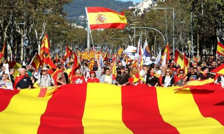 Cientos de miles de personas marchan para respaldar el 155