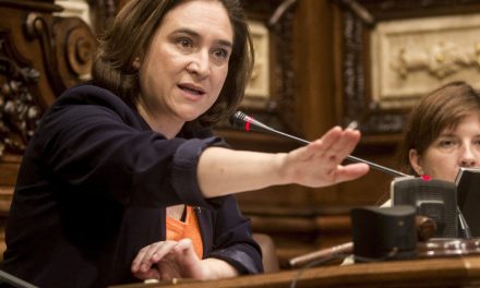 Iglesias y Colau ponen en marcha el ‘presoak kalera’ catalán