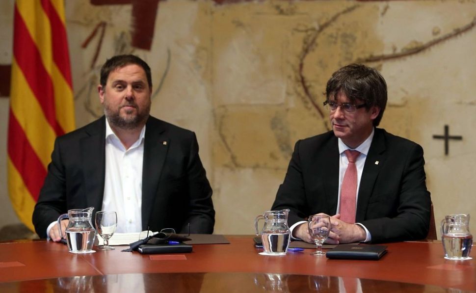 Los correos de Puigdemont y Junqueras revelan la ingeniería del 1-O