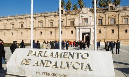 Cuatro encuestas funerales para el PP y una de gloria en Andalucía: Cs sube en todas