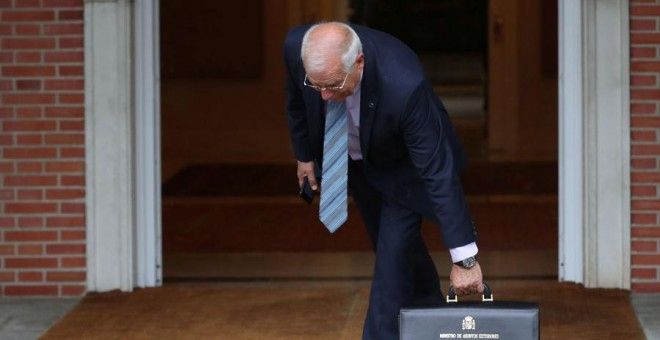 Borrell pide ayuda a la oposición y alerta: «Catalunya está al borde del enfrentamiento civil»