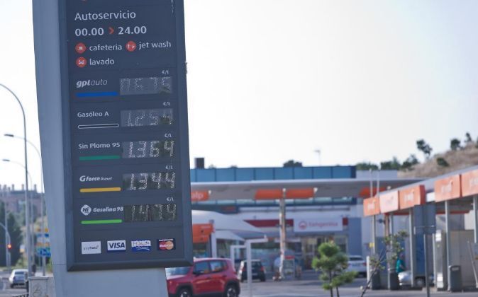 Sánchez equiparará la fiscalidad del diésel y la gasolina para recaudar 2.100 millones más