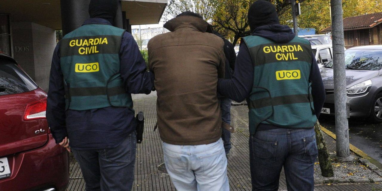 Galicia: tres años de cárcel a dos agentes de la Guardia Civil por chivatazos a narcos