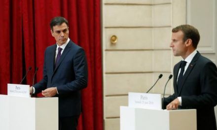 Macron y Pedro Sánchez proponen «centros cerrados de desembarco» para los inmigrantes que lleguen a Europa
