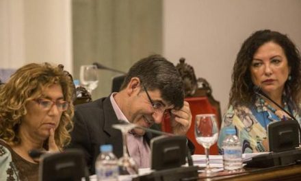 La salida de Aznar y Gómez del Ejecutivo reabre la crisis en el Partido Socialista