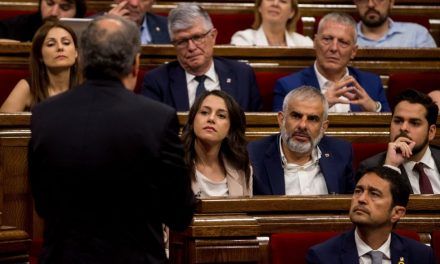 La CUP arrastra a JpC, ERC y el Parlament a desobedecer al Constitucional