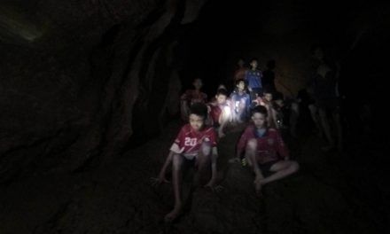 Los doce niños y su entrenador atrapados en la cueva de Tailandia ya están a salvo