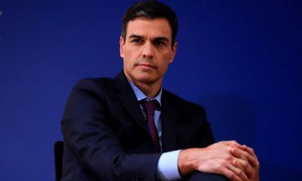 Franco, el rey y Cataluña aterrizan a Pedro Sánchez en la realidad