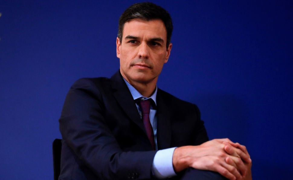 Franco, el rey y Cataluña aterrizan a Pedro Sánchez en la realidad