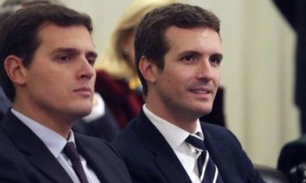 El tuit sobre Casado y Rivera que le está costando caro a Izquierda Unida