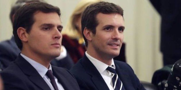 El tuit sobre Casado y Rivera que le está costando caro a Izquierda Unida