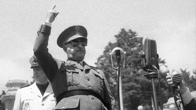 Franco no inventó la seguridad social ni las vacaciones pagadas: el hilo que desmonta los falsos logros del dictador