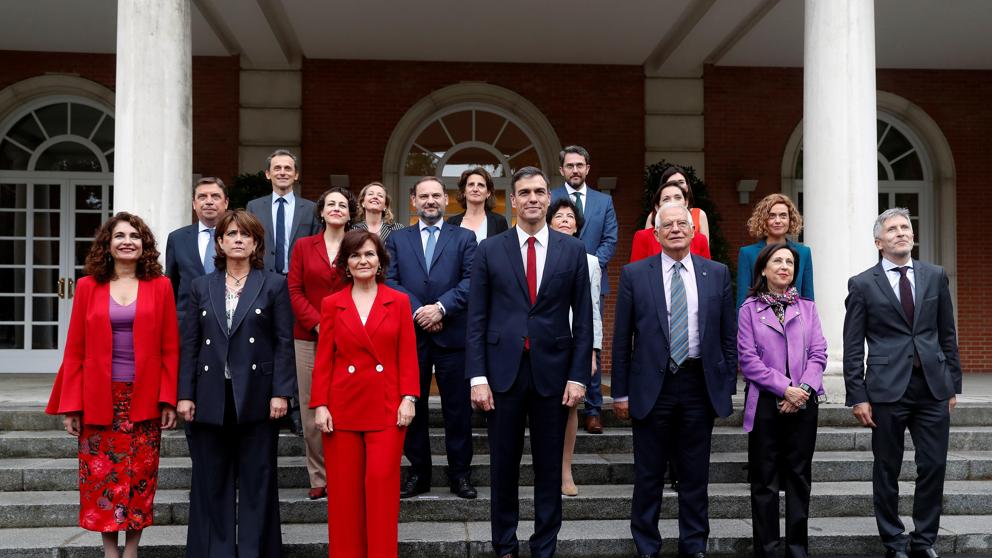 Pedro Sánchez pide a sus ministros que suspendan sus vacaciones y acudan a los actos de los atentados de Barcelona