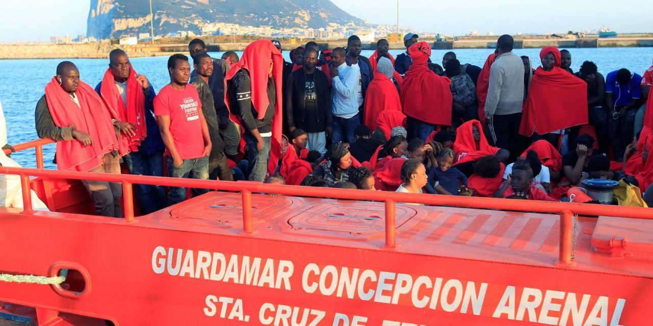 Rescatadas 151 personas a bordo de tres pateras en la costa andaluza