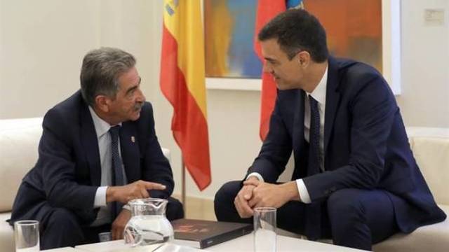 Revilla se achantó ante Sánchez tras haber prometido que le ‘acorralaría’