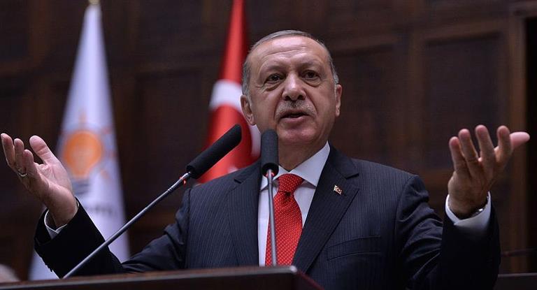 Estalla crisis Turquía: EEUU aumenta aranceles, la lira se derrumba y Erdogan pide ayuda «a Dios»