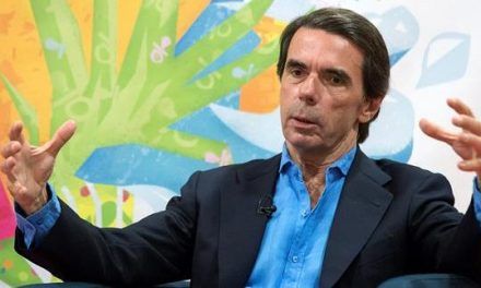 Aznar: «Algunos quieren ganar 80 años después guerras que los españoles ya no libran»
