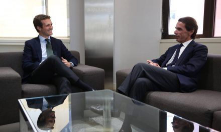 Aznar reconoce a Casado como su «jefe político» pero le pone deberes: «La reconstitución del PP»