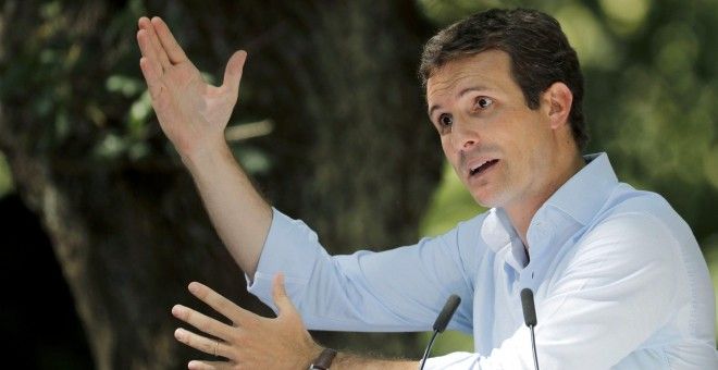 La proeza académica de Casado: compaginó dos cargos con dos carreras y un máster