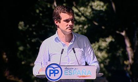 Casado tiende puentes con Rajoy y le ofrece un despacho en Génova