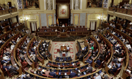 Los diputados se suben el sueldo 1.000 euros