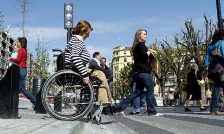 Las comunidades autónomas blindan por ley la atención a las personas con discapacidad ante futuros recortes