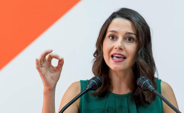 Inés Arrimadas asegura que Andalucía no tendrá presupuestos «si no se eliminan aforados»