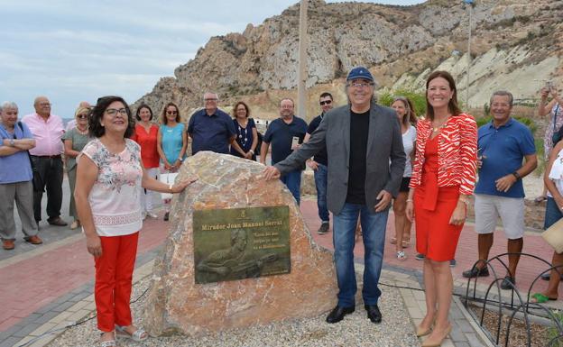 Joan Manuel Serrat inaugura en Águilas el mirador que lleva su nombre