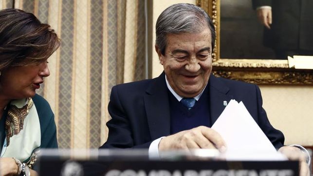 Álvarez-Cascos califica de «intachable» el comportamiento de los extesoreros Bárcenas y Lapuerta