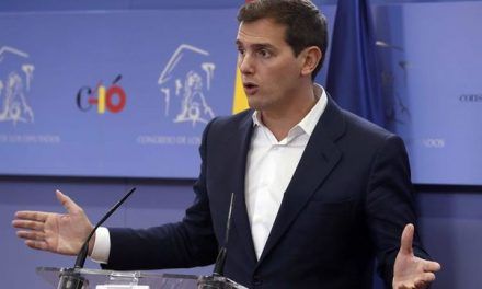Rivera emplaza a Casado a modificar la ley electoral contra los nacionalistas para evitar que «condicionen gobiernos»