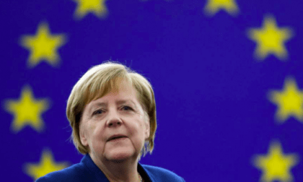 Merkel secunda la propuesta francesa de crear un Ejército europeo