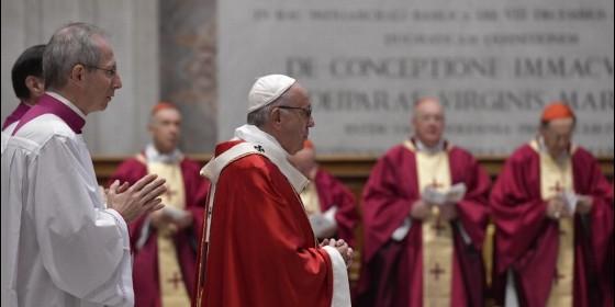 Francisco, a los cardenales: «El secreto de la vida es vivir para servir»