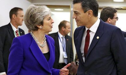 Sánchez plantea a May un segundo referéndum para que Londres vuelva a la UE tras el Brexit