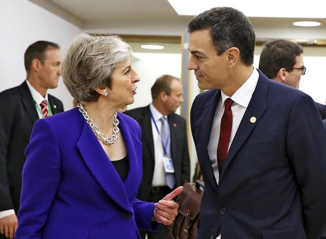 Sánchez plantea a May un segundo referéndum para que Londres vuelva a la UE tras el Brexit