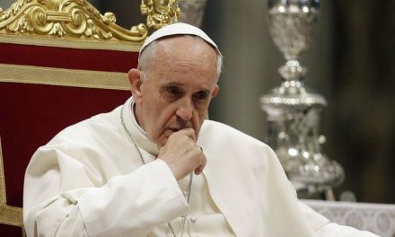Se acaba el tiempo. El Papa Francisco debería librarse de muchos miserables que le rodean. Si es que puede…