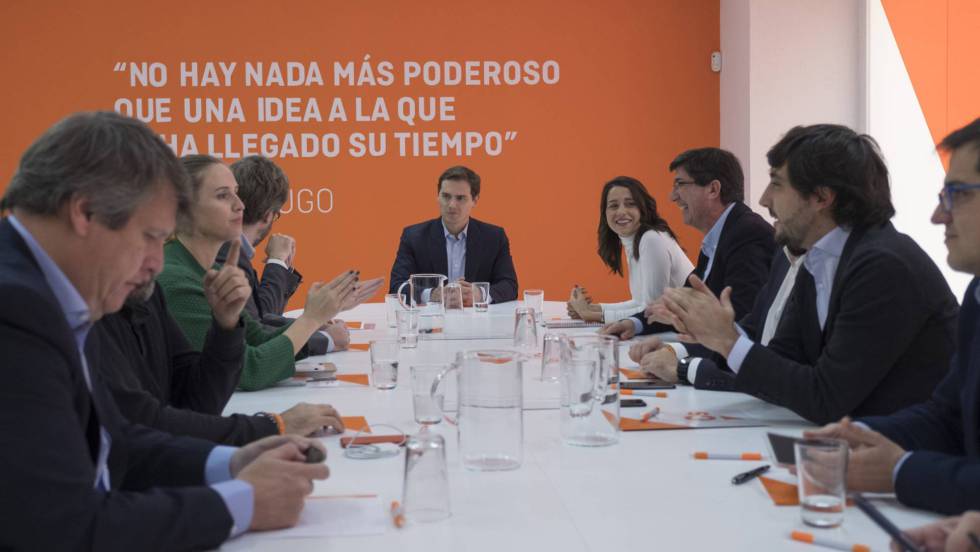 Rivera se arriesga al coste de pactar con Vox con tal de desalojar a Díaz