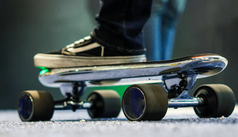 ¿Harto de patinetes en las aceras? Ahora llegan los ‘skates’ eléctricos compartidos