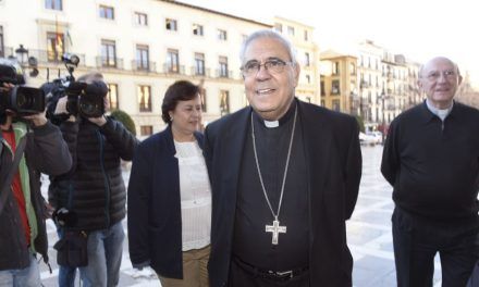 La reflexión del arzobispo de Granada ante el auge de Vox: «A comienzos de siglo sucedió algo parecido. Una mayoría terminó en brazos de Hitler»